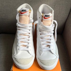 Nike women’s blazer mid ‘77 sneakers size 7.5
